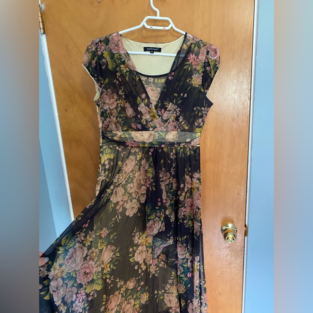 Floral V-Neck Dress - Picture 2 of 5